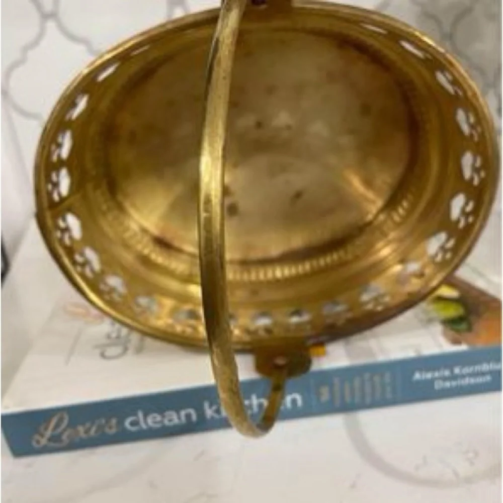 Vintage Brass Oval Basket w/ Handle 5.5”W x7.5”L x4.25D x8.5 H w/ gandl